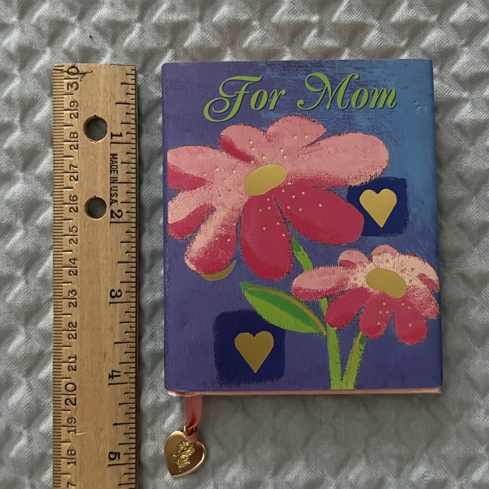 Little Book For Mom - Picture 2 of 7